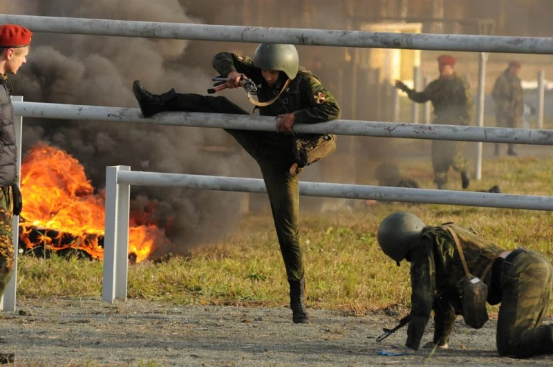 Spetsnaz: Η πρωτότυπη εκπαίδευση με φλεγόμενα εμπόδια -Καθηλωτικό βίντεο